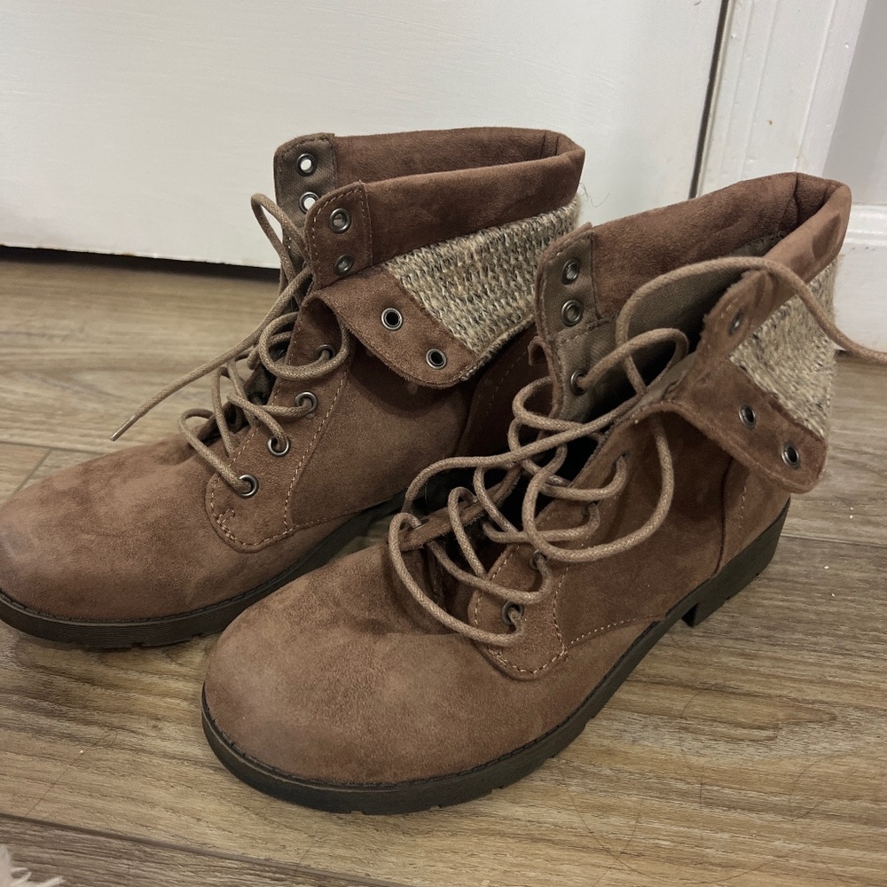 Combat boots